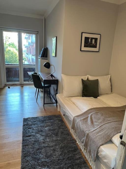 Cozy Apartment In Christianshavn W Two Balconies. København Eksteriør billede